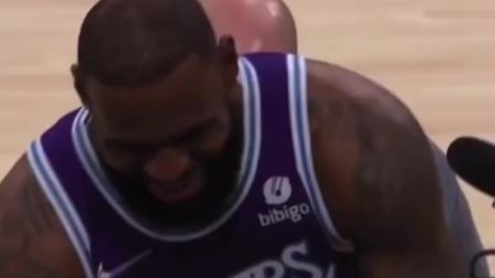 NBA热辣资讯 詹姆斯再次上演抛镁粉经典开场！这套战袍能否带来一场胜利？