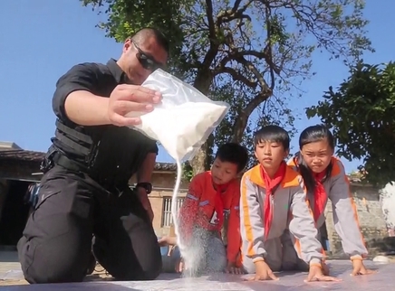 新闻大求真 人造雪的原理是什么？