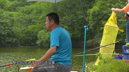 钓友做了什么大毛老师说道：这个你可以回家做个项链了