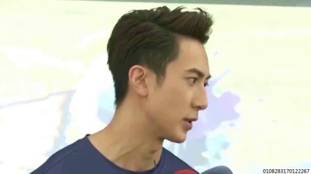 娱闻第一速递 2017 9月 野生吴尊抱娃现身香港 女儿被认出贴心提醒打招呼 170928