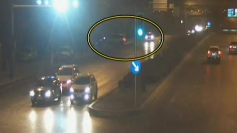 城市直通车 撞完前车撞后车还逃逸