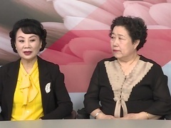 人群中多看了你一眼