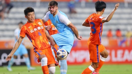 体育24小时速递 亚冠-门将离奇失误送礼 山东泰山青年军0-7惨败大邱FC