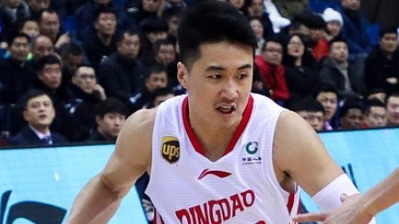CBA 18/19赛季 青岛VS天津第一节：翟逸惊天暴扣点燃全场！青岛首节领先天津