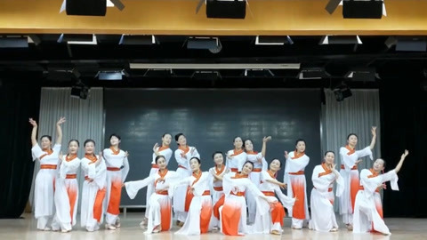 广场舞 广场舞《芙蓉雨》舞台版
