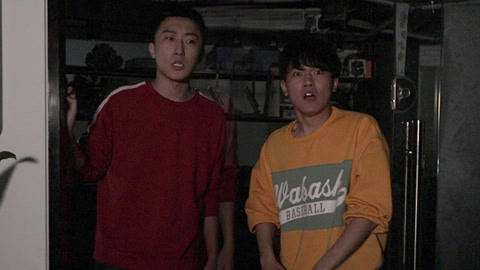 学校里的疯子 紧张的气氛不能正经点？