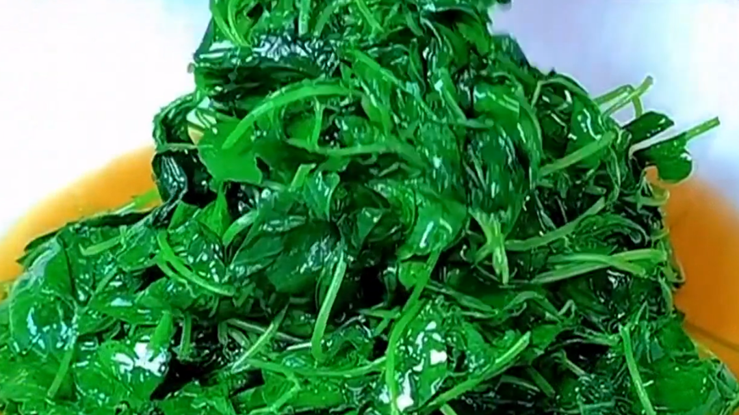 人气美食 爆炒酒香草头 16秒是关键