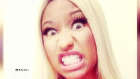 为何妹子们都如此热衷于自拍？这其中的蕴含种种奥秘，直男朋友能否理解呢