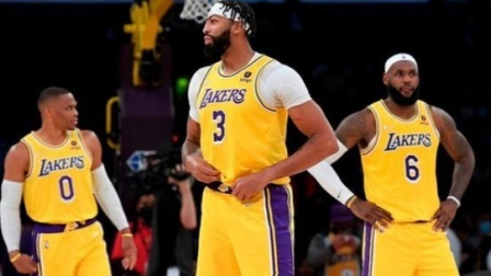 NBA热辣资讯 重磅！詹姆斯解除隔离可以出战快船，确诊后多次检查结果呈阴性