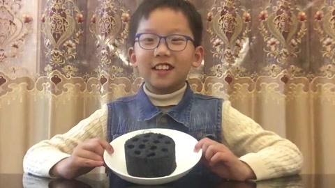 梁小轩和轩妈试吃各种美食 试吃超可爱的迷你甜甜圈