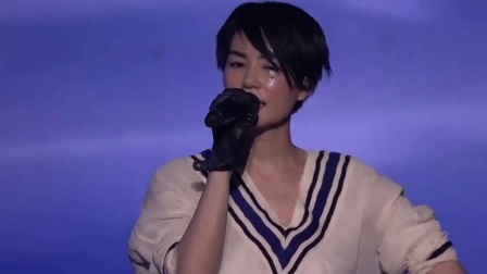 嘻嘻娱乐 2017 11月 王菲早年造型与窦靖童撞发色 母女原来这么像 171126