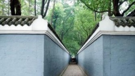 村民建房引纠纷 研究生女儿：让他三尺又何妨