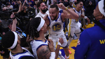 NBA热辣资讯 生涯首次压哨绝杀！库里绝杀火箭勇士全队疯狂庆祝，这感觉爽啊！