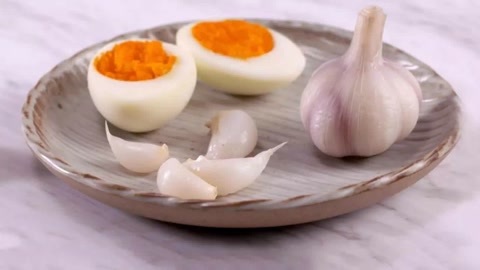 达人厨房 大蒜三吃：消食又杀菌