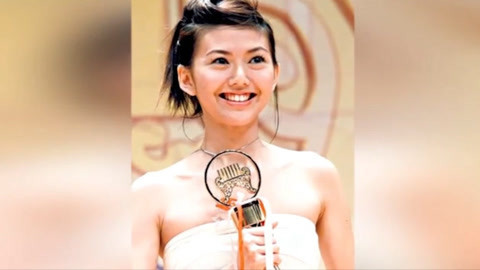 屏行星乐汇 笑容甜美大白牙抢镜
