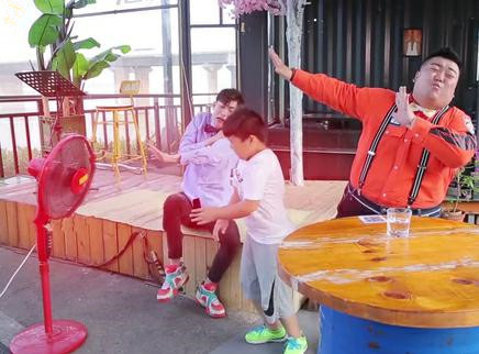 新闻大求真 夏天吹电风扇为何越吹越热？