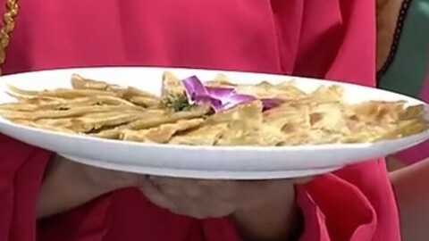 男生女生向前冲 青海美食狗浇尿 似飞饼