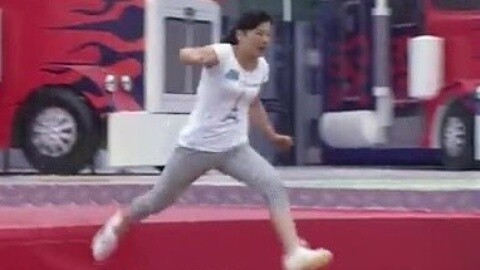 男生女生向前冲 吃货家族来挑战 瘦身美女憾败