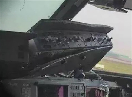 新闻大求真 在高空飞机风挡脱落有多危险？