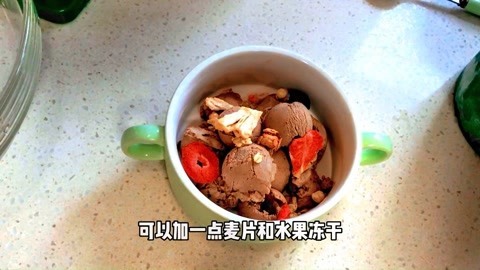 梁小轩和轩妈试吃各种美食 轩妈自制巧克力冰激凌