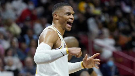 NBA热辣资讯 如威少&沃尔互换交易达成 火箭预计会很快将威少买断