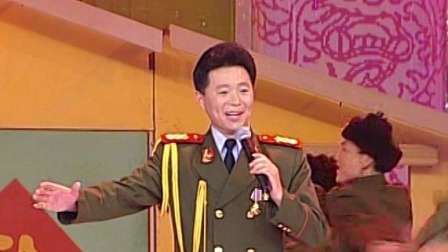 央视2002春晚 王宏伟《连队里过大年》，全员身着绿军装意气风发