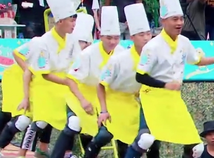 摇啊笑啊桥 摇桥上演“厨神”之争