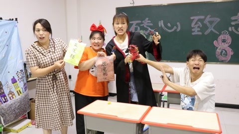 美女家务事 小晴被“恶魔”粘土黑化，老师使用“天使”粘土能净化她吗？