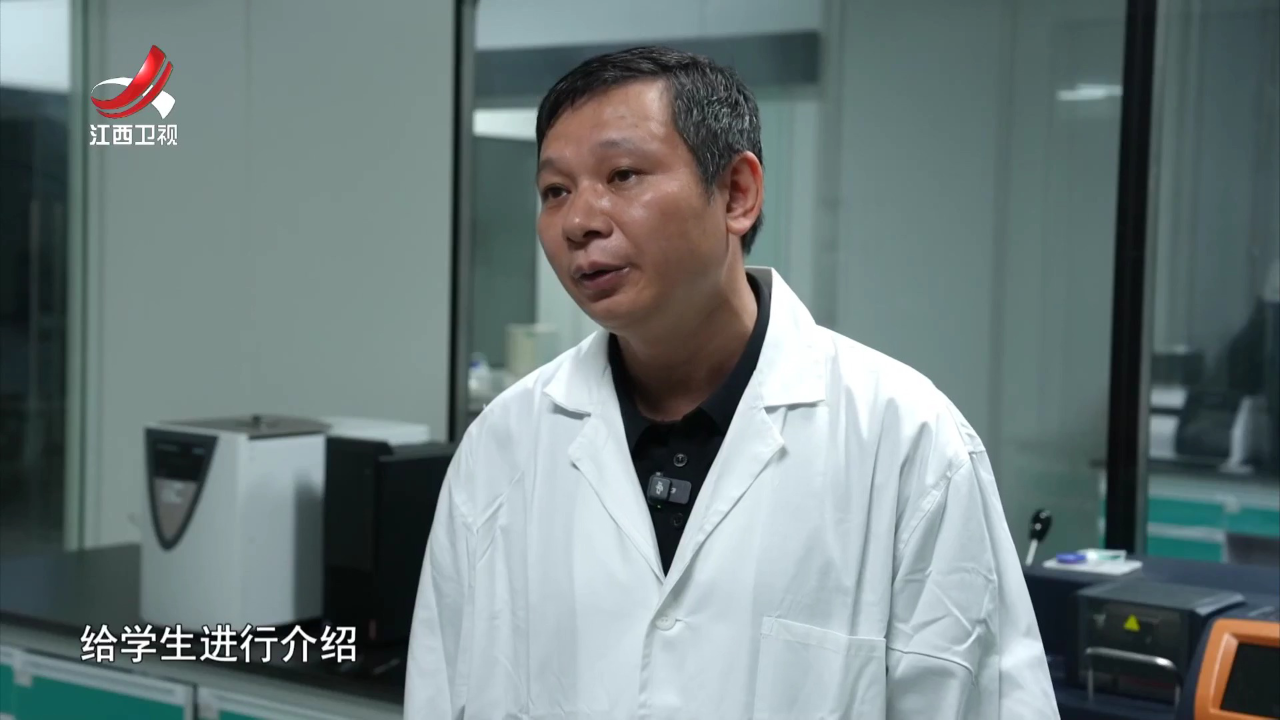 社会传真 高校专业“上新”  人才培养升级