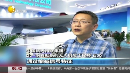 第一时间 小轿车挡住救援车，热心群众徒手推开
