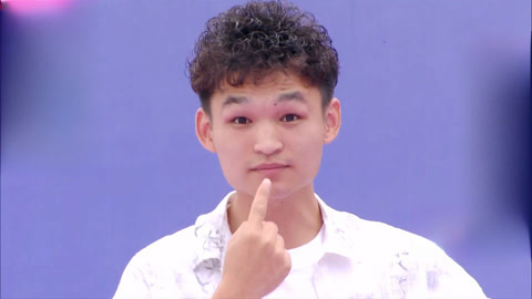 男生女生向前冲第16季 安徽小伙现场表演魔术 姐妹花开门红