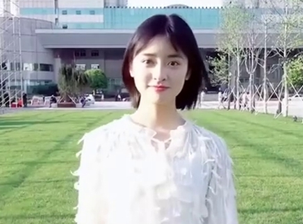 LOVELYyue-沈月个站 沈月这是要去哪儿？