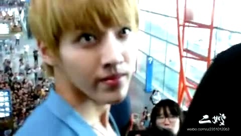 EXO 北京接机 电梯超近篇 主Kris 饭拍版 12/05/27-EXO-M