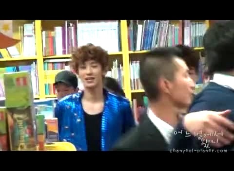 EXO 走错边被灿烈叫回来的白贤 饭拍版-EXO