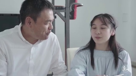 二更视频 超前沿 大叔90年代就修高级轿车 如今开直升飞机出行 592