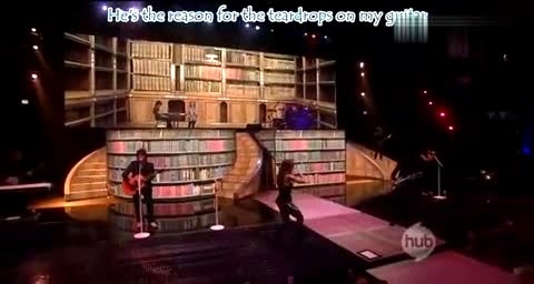 Taylor Swift Teardrops On My Guitar Journey To Fearless 现场字幕版-Taylor Swift (泰勒·斯威夫特)