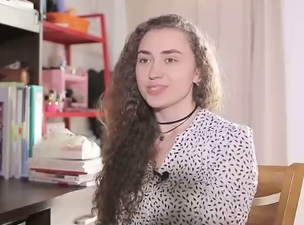 二更视频 爱上李白的俄罗斯校园女神