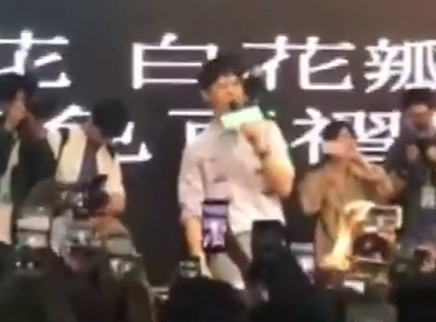 全民路透社 井柏然现场与粉丝合唱后来