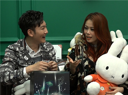 容祖儿当网红玩真心话大冒险