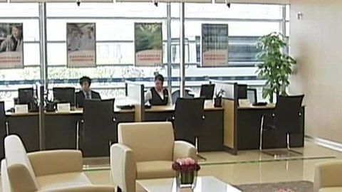 财经夜行线 银行房贷压力不减