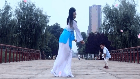 两岁宝宝跳舞太萌了一个动作能萌化你的心《仓央嘉措》画面好美