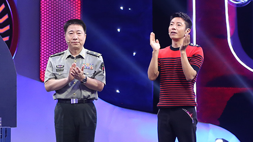 加油向未来 第2季 第5期：杨利伟展示超精密宇航服