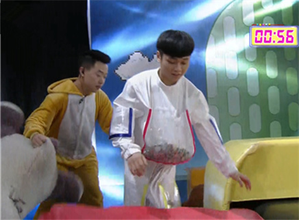 幸运搬搬搬2016 呆萌小子有钱任性全场撒硬币
