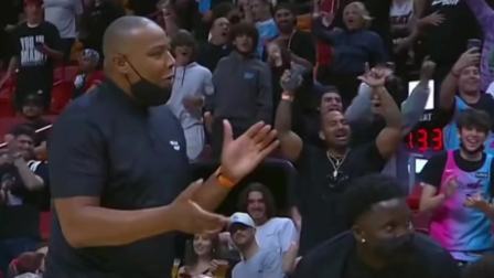 NBA热辣资讯 全场起哄让哈斯勒姆登场！这个球队氛围真的太棒了！