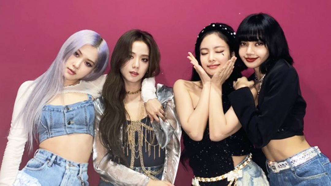 Oh My思密达 BLACKPINK 违规抱熊猫引网友不满，洪真英被爆论文造假将返还学位