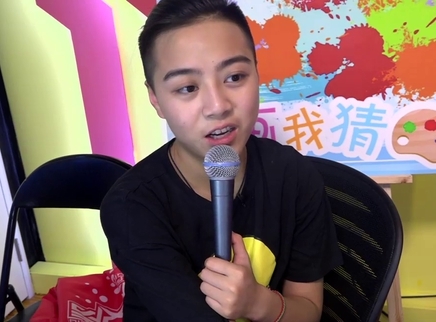 818超女聊天室 二哥袁子仪获人气大奖超开心
