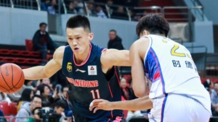 CBA 18/19赛季 天津VS广东第四节：威姆斯一条龙上篮命中，赵睿造犯规两罚中