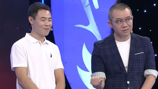 幸福来敲门【天津卫视】 袖珍夫妻靠街边唱歌为生