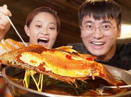 盗月社食遇记 2020 鲫鱼炖进豆花里？我能吃10条！