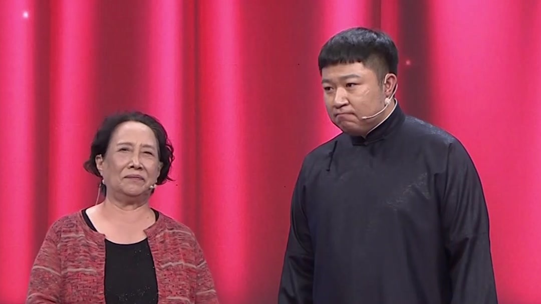 “姥姥专业户”教小伙儿如何说相声